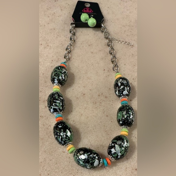 Paparazzi Green and Black Beaded Necklace Set - Picture 1 of 2